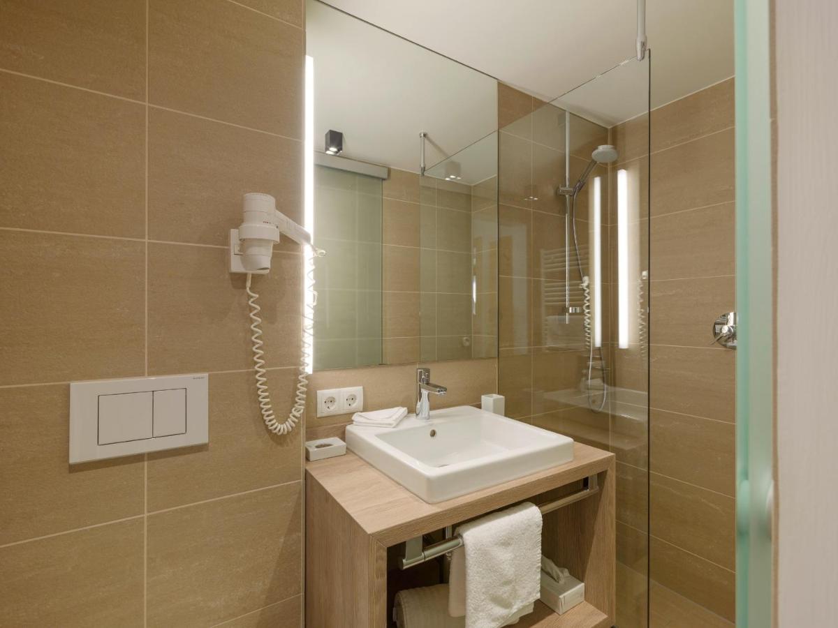 Quality Hosts Arlberg - Hotel Goldenes Kreuz B&B Sankt Anton am Arlberg Bagian luar foto