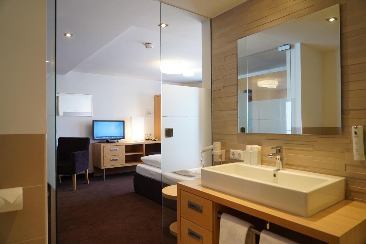 Quality Hosts Arlberg - Hotel Goldenes Kreuz B&B Sankt Anton am Arlberg Bagian luar foto