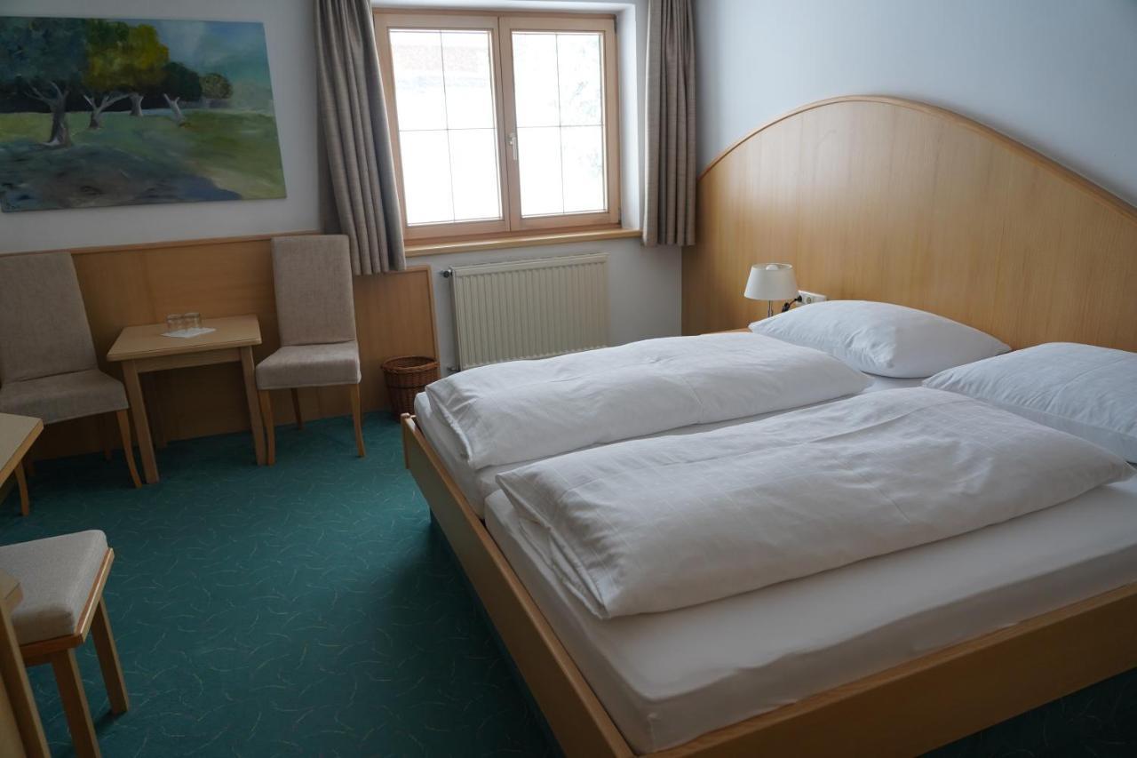 Quality Hosts Arlberg - Hotel Goldenes Kreuz B&B Sankt Anton am Arlberg Bagian luar foto