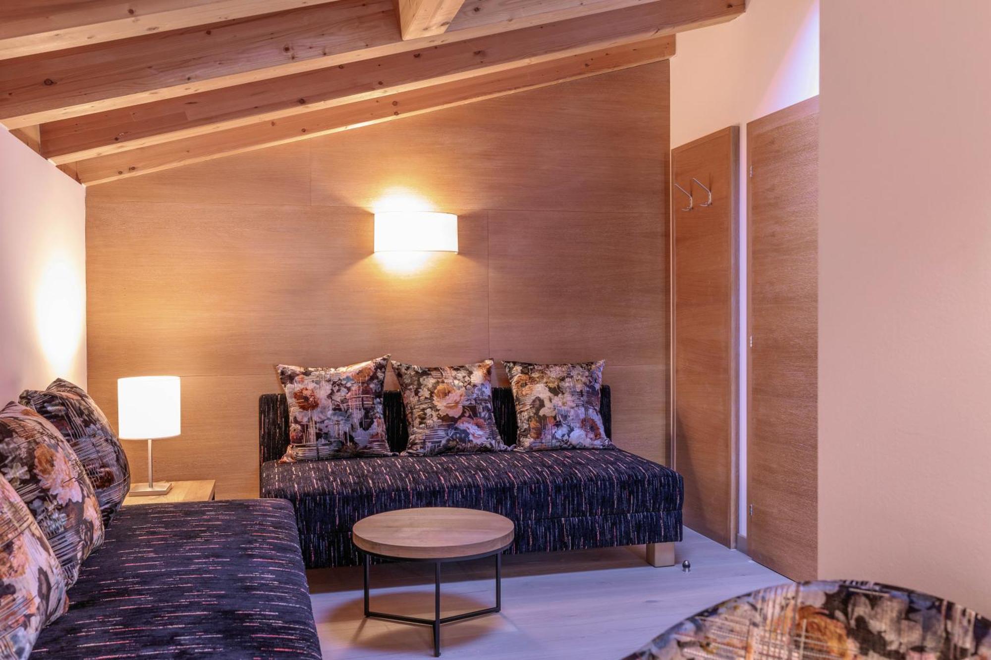 Quality Hosts Arlberg - Hotel Goldenes Kreuz B&B Sankt Anton am Arlberg Bagian luar foto