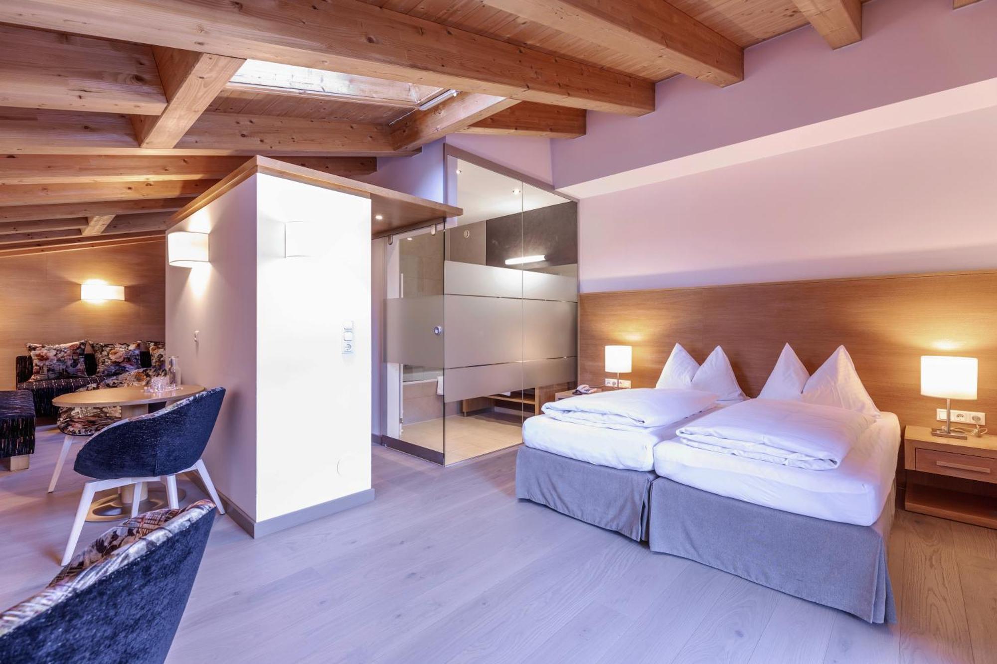 Quality Hosts Arlberg - Hotel Goldenes Kreuz B&B Sankt Anton am Arlberg Bagian luar foto
