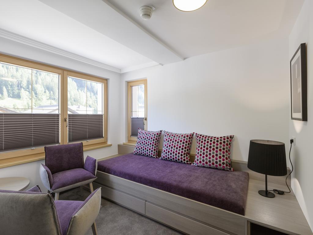 Quality Hosts Arlberg - Hotel Goldenes Kreuz B&B Sankt Anton am Arlberg Ruang foto