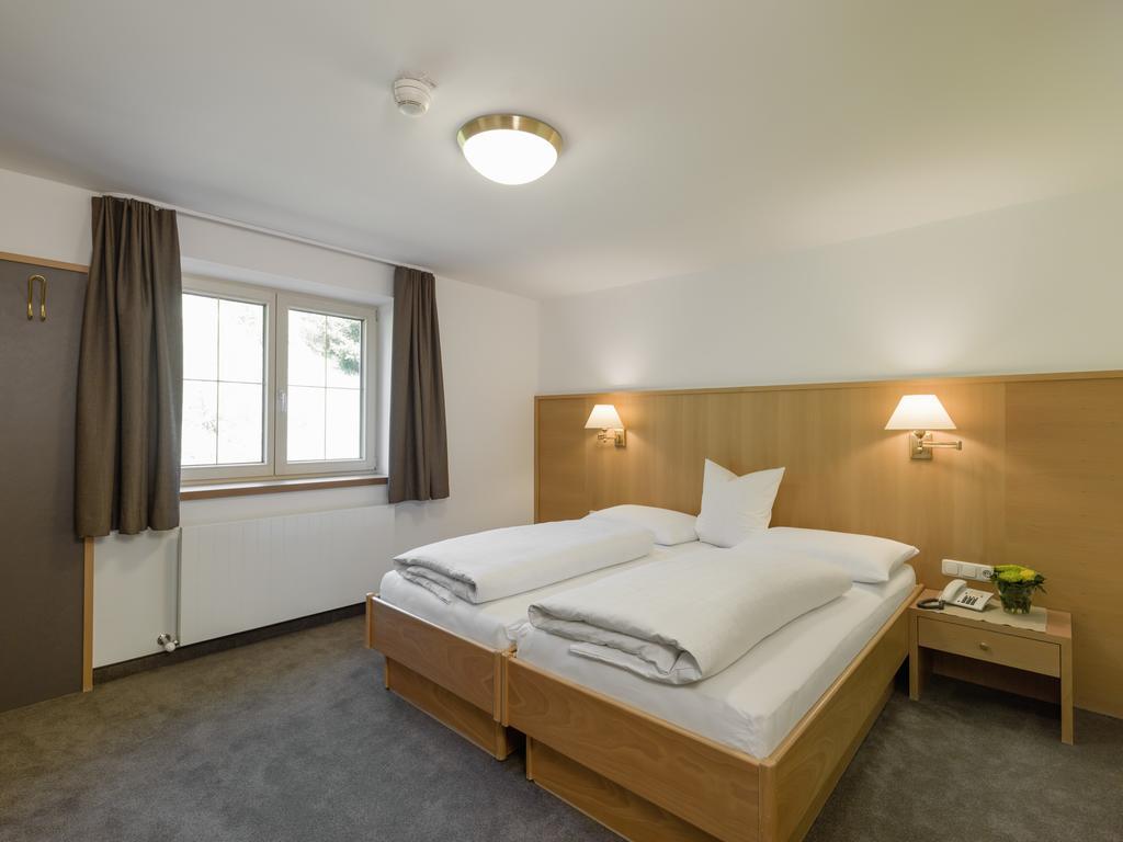 Quality Hosts Arlberg - Hotel Goldenes Kreuz B&B Sankt Anton am Arlberg Ruang foto