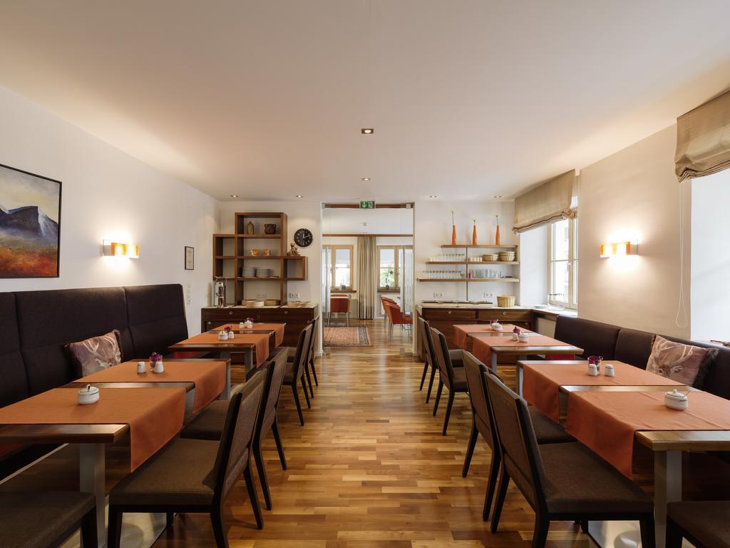 Quality Hosts Arlberg - Hotel Goldenes Kreuz B&B Sankt Anton am Arlberg Bagian luar foto