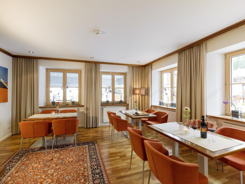 Quality Hosts Arlberg - Hotel Goldenes Kreuz B&B Sankt Anton am Arlberg Bagian luar foto