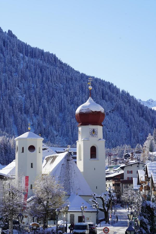 Quality Hosts Arlberg - Hotel Goldenes Kreuz B&B Sankt Anton am Arlberg Bagian luar foto